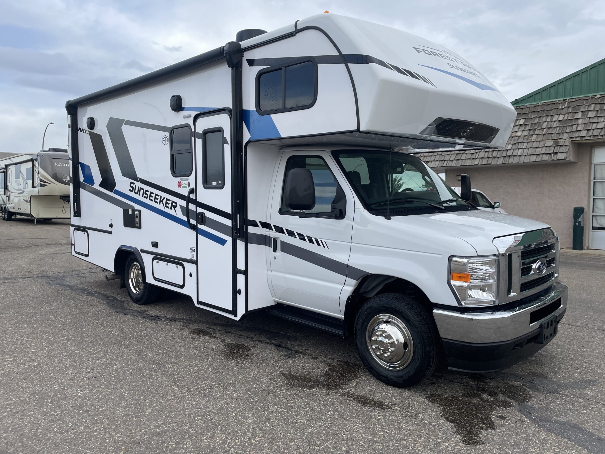 2025 FOREST RIVER SUNSEEKER 2250S
