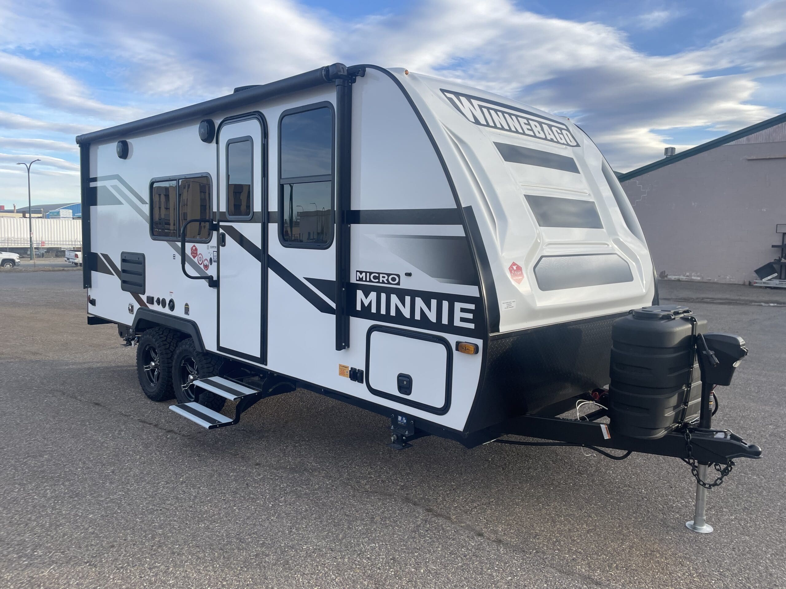 2025 WINNEBAGO MICRO MINNIE 2108FBS