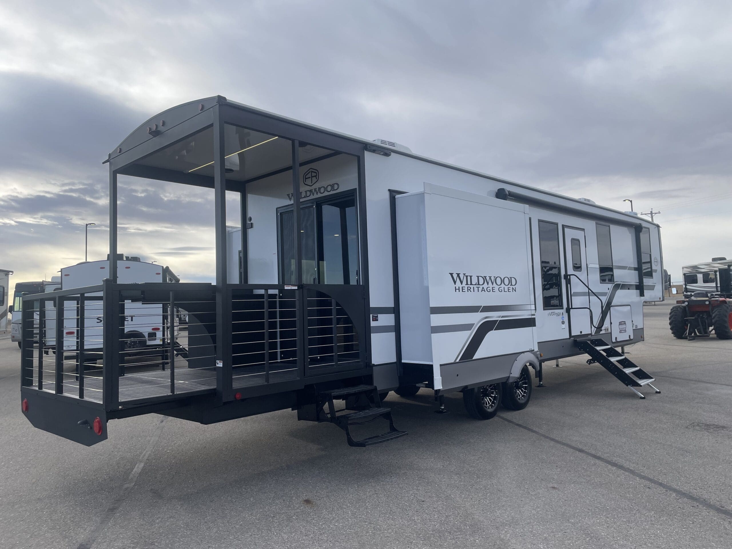 2025 WILDWOOD HERITAGE GLEN 38VERANDA
