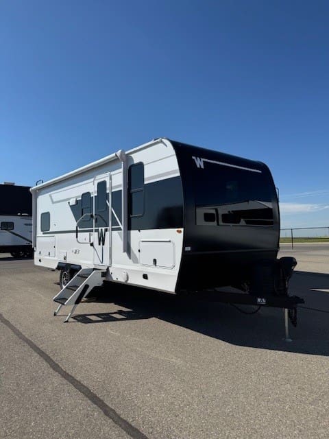 2026 WINNEBAGO THRIVE 22MBH (1)