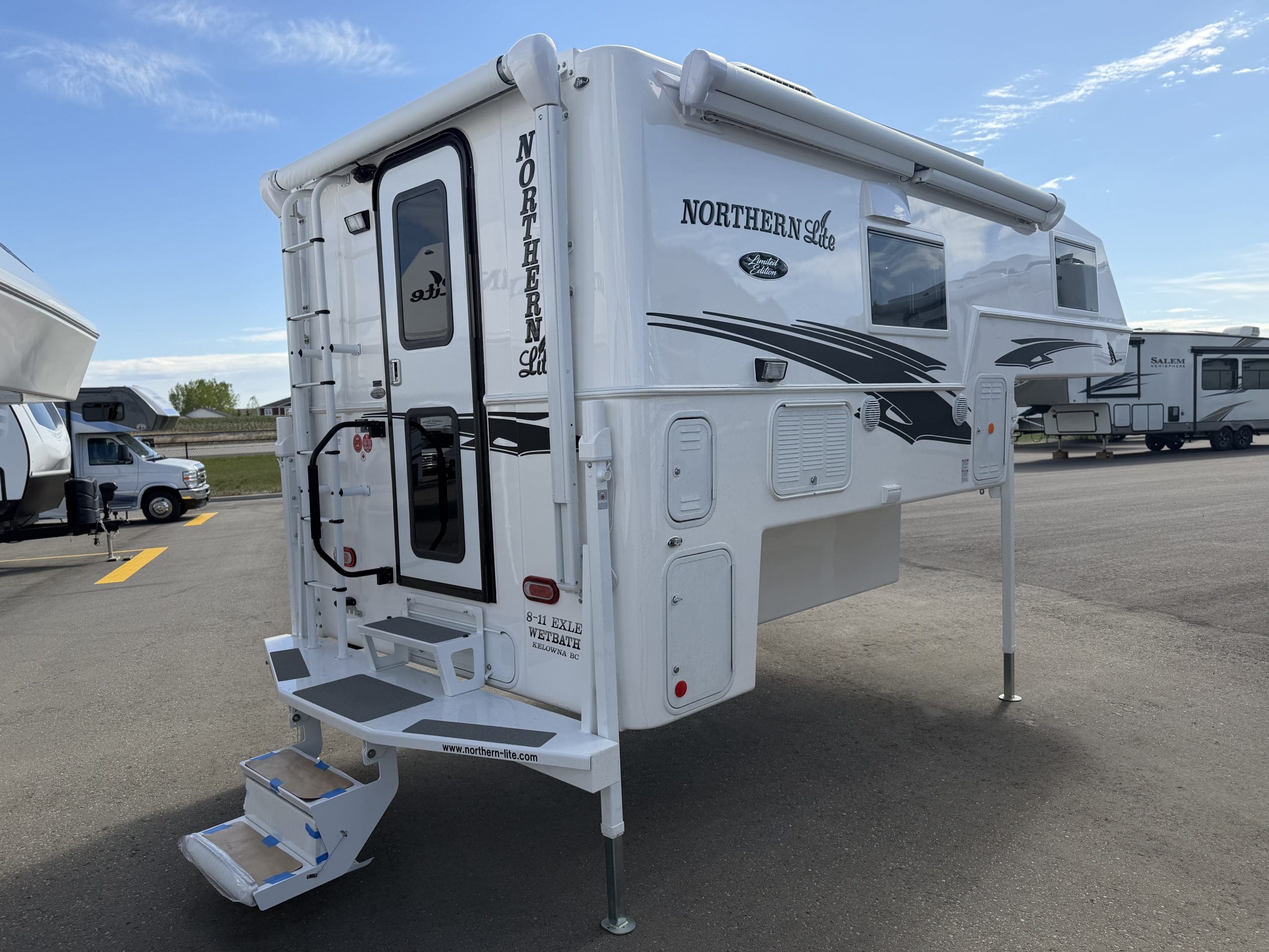 2027 NORTHERN LITE 8-11 EX WB LE